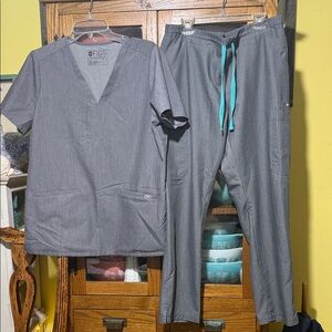 Figs Gray Scrub Set with Teal Drawstring